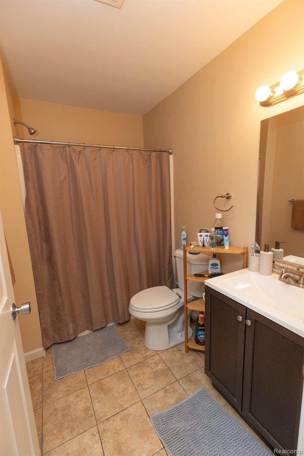21116 Middlebelt Road Farmington, MI 48336 - Photo 23 of 43 Primary Bdrm Bath