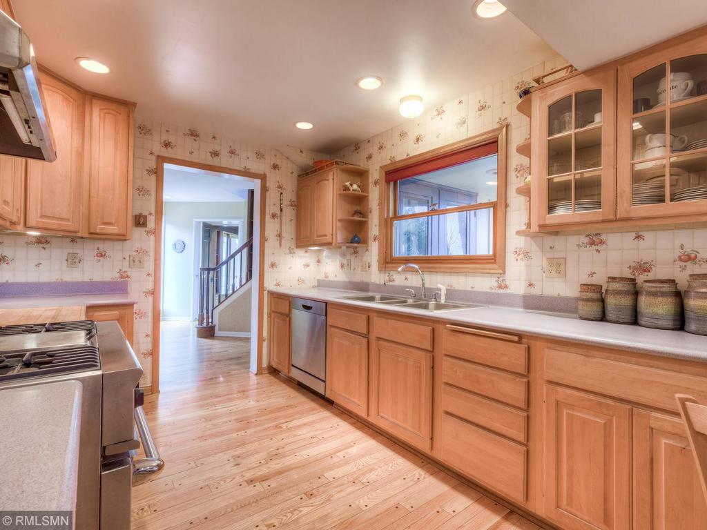 27415 Maple Ridge Lane Shorewood, MN 55331 - Photo 12 of 30
