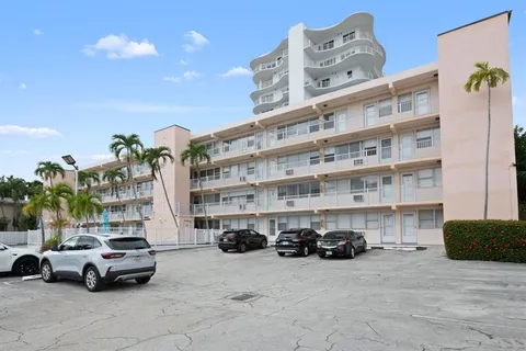 $248,000 | 625 Antioch Avenue, Unit 208, Fort Lauderdale, FL 33304