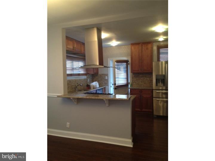 2219 Griffith Street Philadelphia, PA 19152 - Photo 14 of 25 Living Room