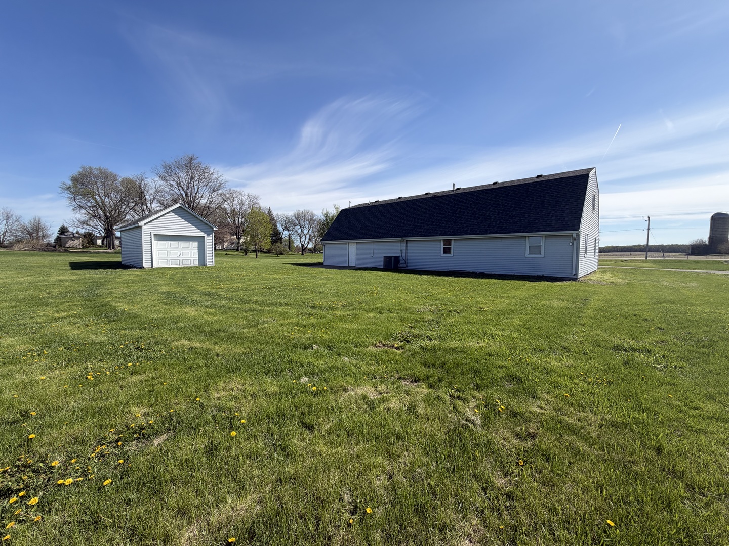 9843 Hoover Road Rock Falls, IL 61071 - Photo 19 of 23 a house view with a garden space