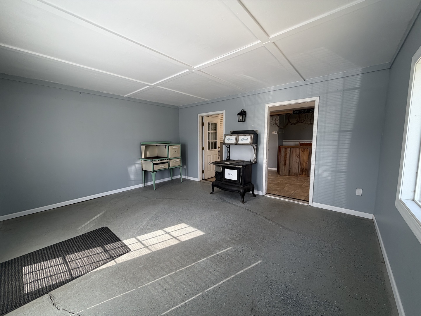 9843 Hoover Road Rock Falls, IL 61071 - Photo 2 of 23 a view of a livingroom with furniture