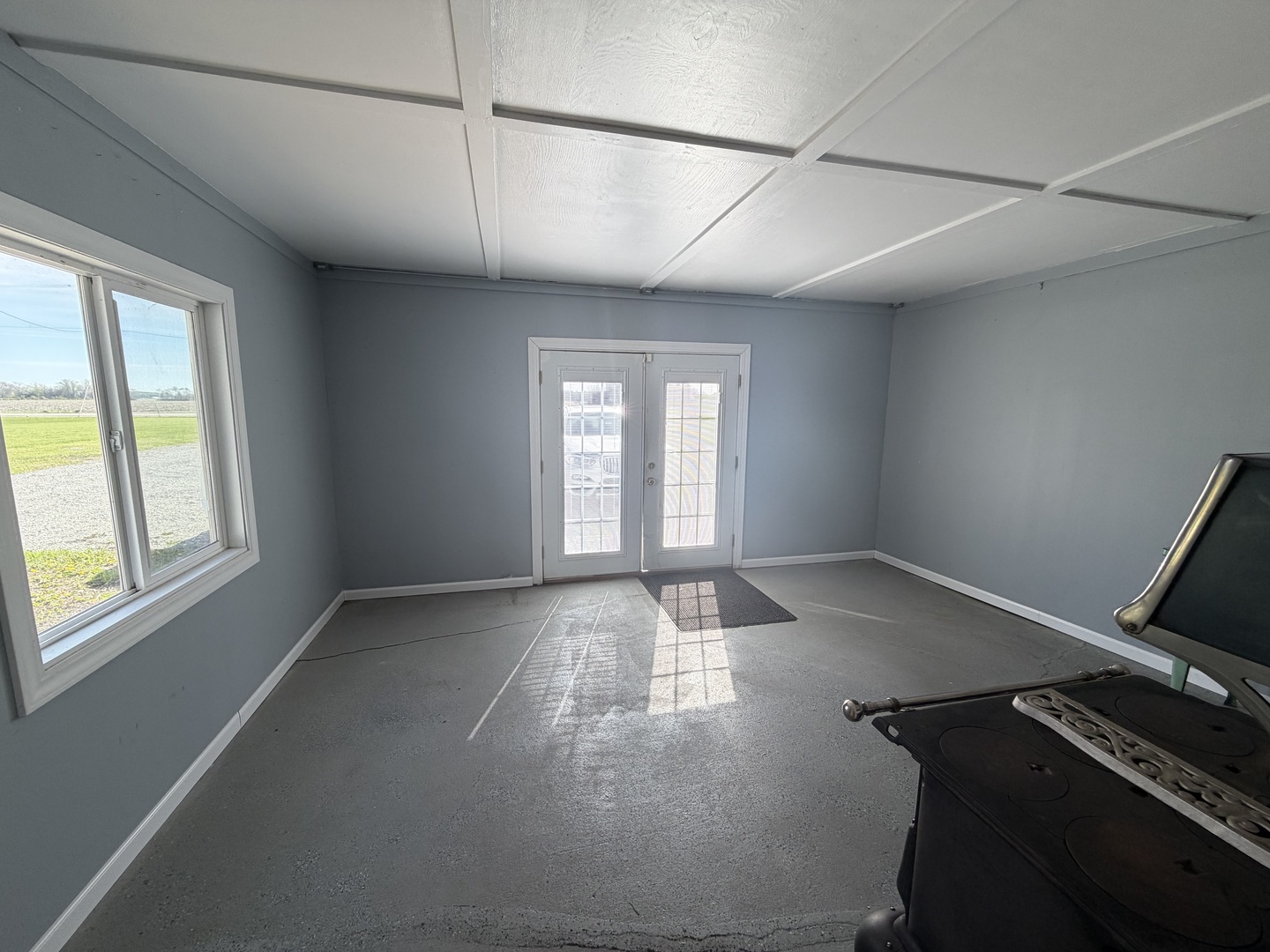 9843 Hoover Road Rock Falls, IL 61071 - Photo 3 of 23 a view of a livingroom with a window
