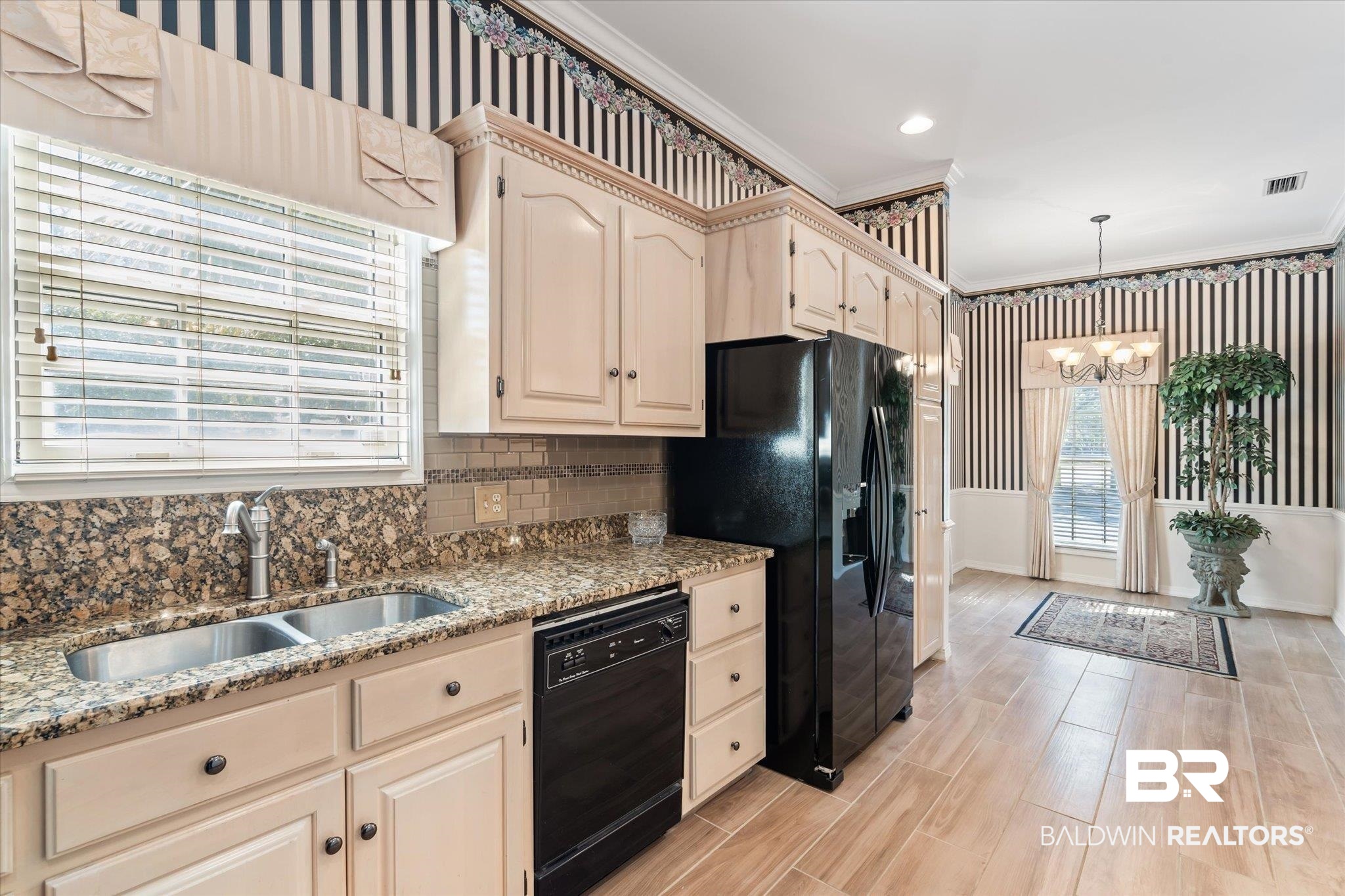 249 South Warren Street Mobile, AL 36602 - Photo 7 of 20