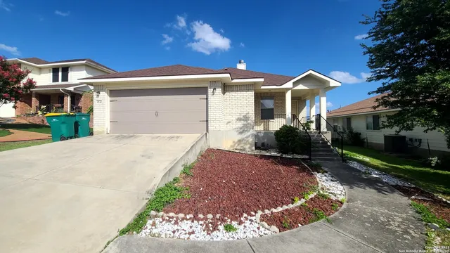 $2,000 | 8242 Pioneer Oak, Converse, TX 78109