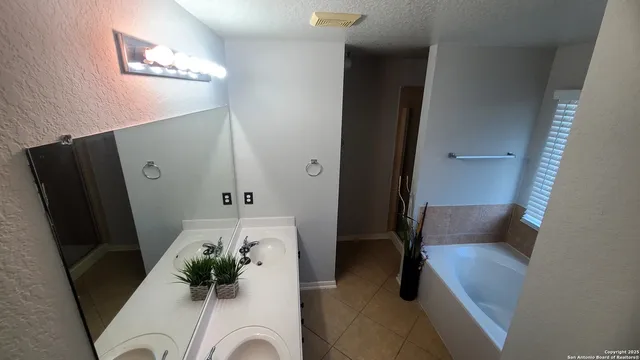 $2,000 | 8242 Pioneer Oak, Converse, TX 78109