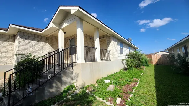 $2,000 | 8242 Pioneer Oak, Converse, TX 78109