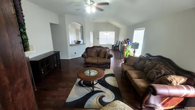 $2,000 | 8242 Pioneer Oak, Converse, TX 78109