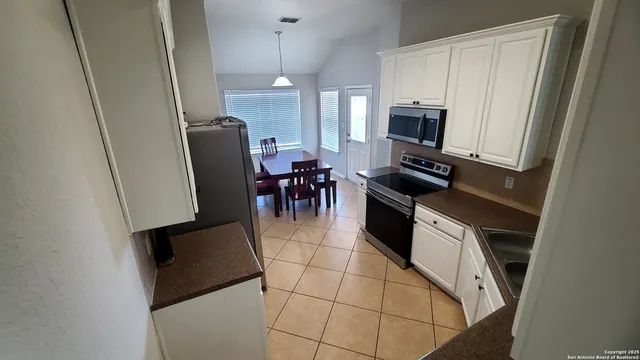 $2,000 | 8242 Pioneer Oak, Converse, TX 78109