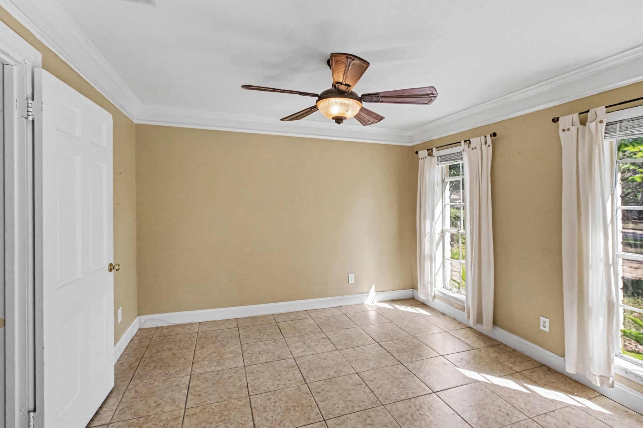 17807 Loring Lane Spring, TX 77388 - Photo 7 of 24 The downstairs office