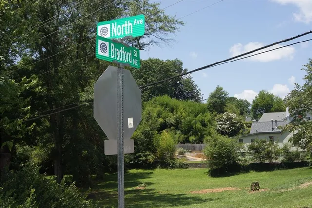 $725,000 | 581 Bradford Street Northwest, Gainesville, GA 30501