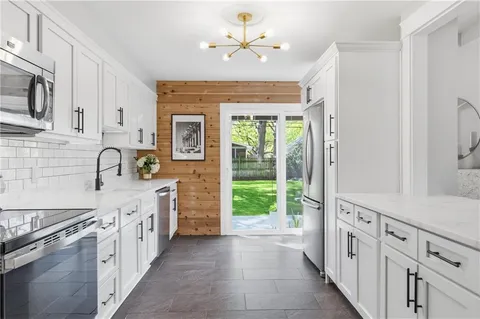 $535,000 | 7928 Juniper Drive, Prairie Village, KS 66208