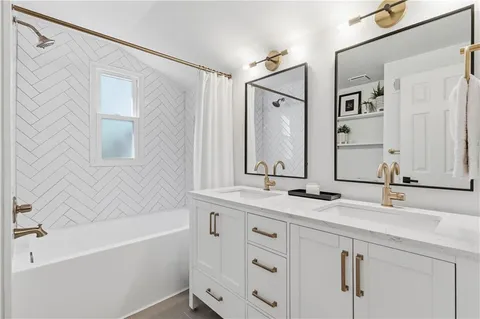 $535,000 | 7928 Juniper Drive, Prairie Village, KS 66208