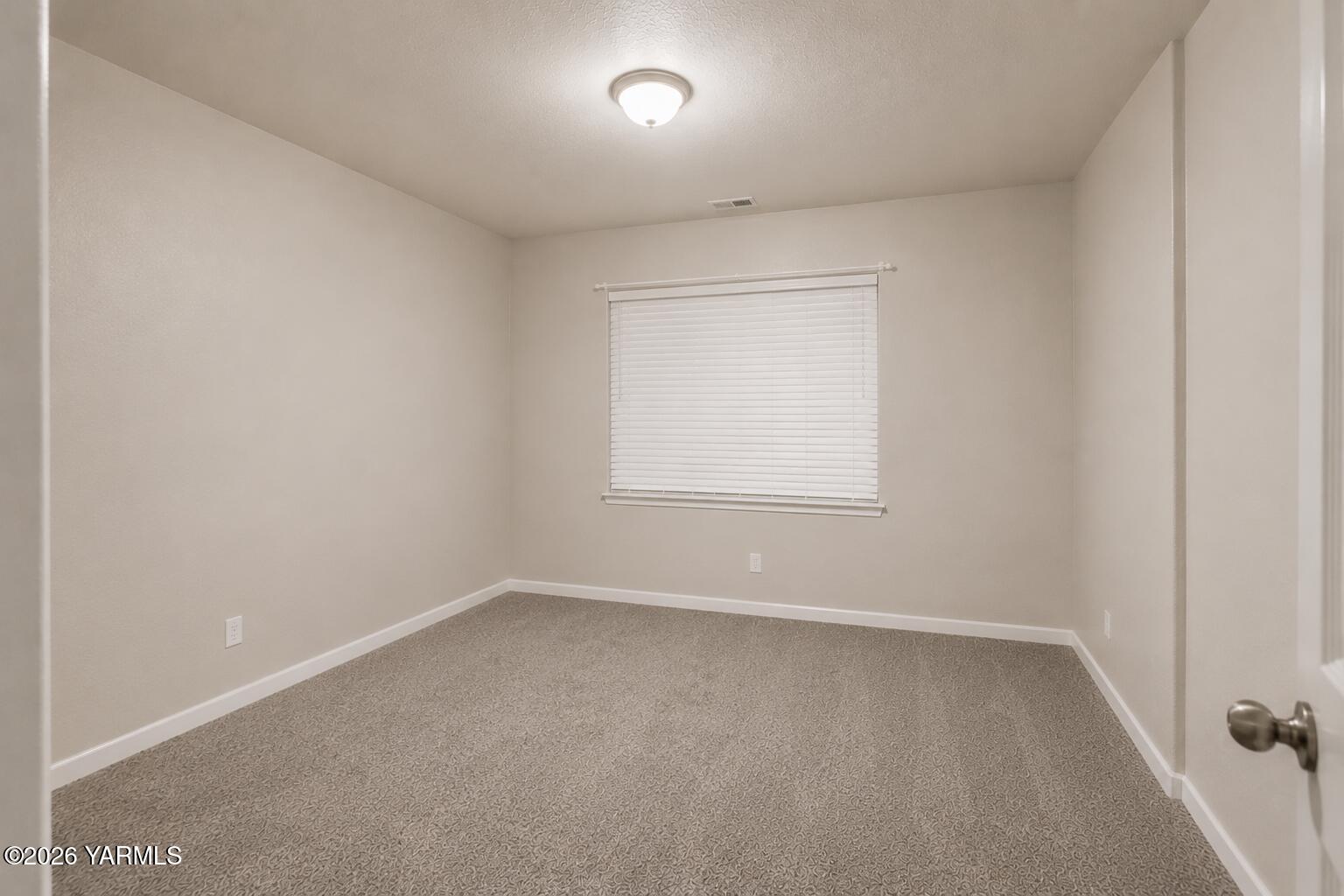 1811 Beam Road Granger, WA 98932 - Photo 12 of 26 an empty room with a window