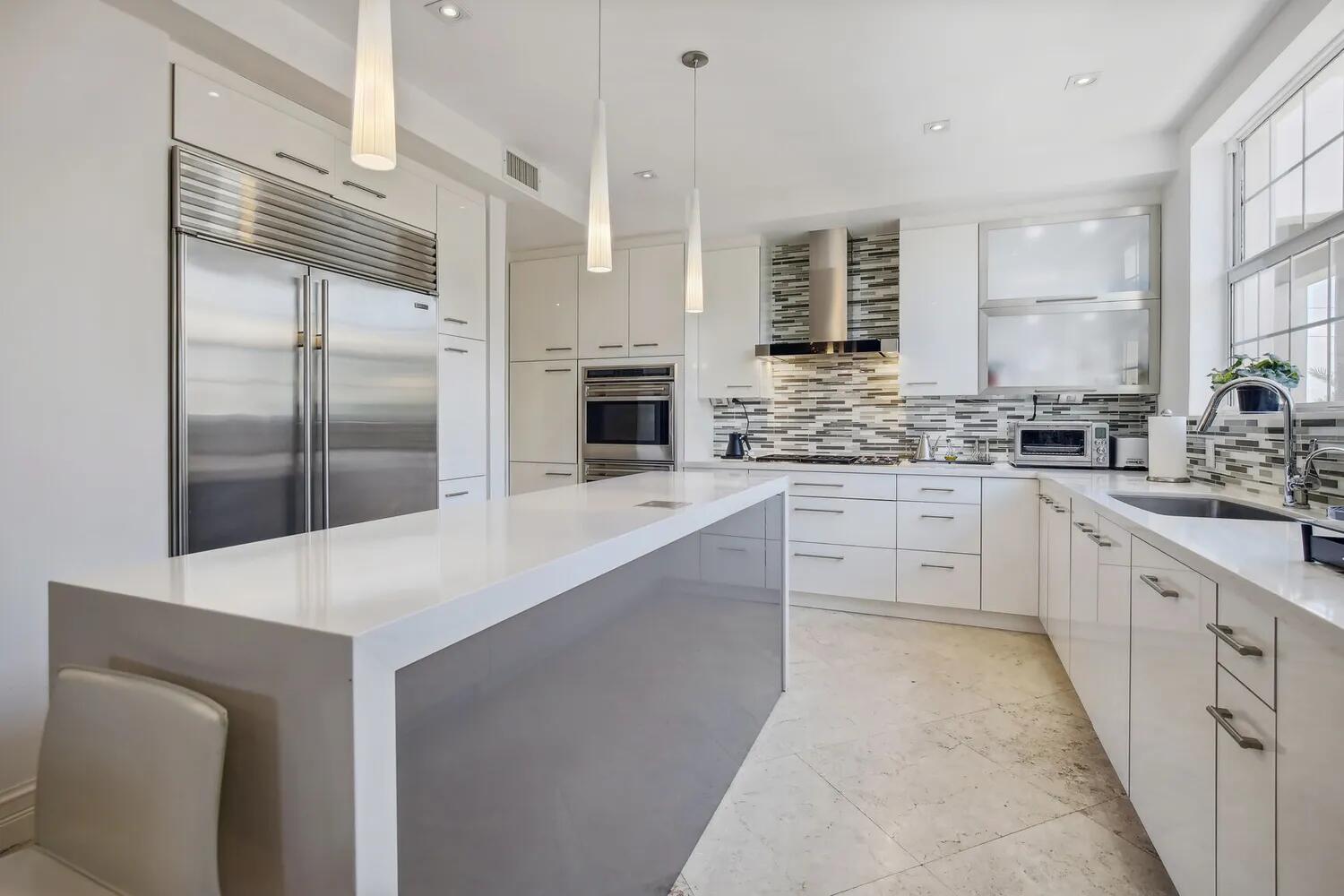 1 North Ocean Boulevard, Unit 201 Boca Raton, FL 33432 - Photo 7 of 36 Kitchen