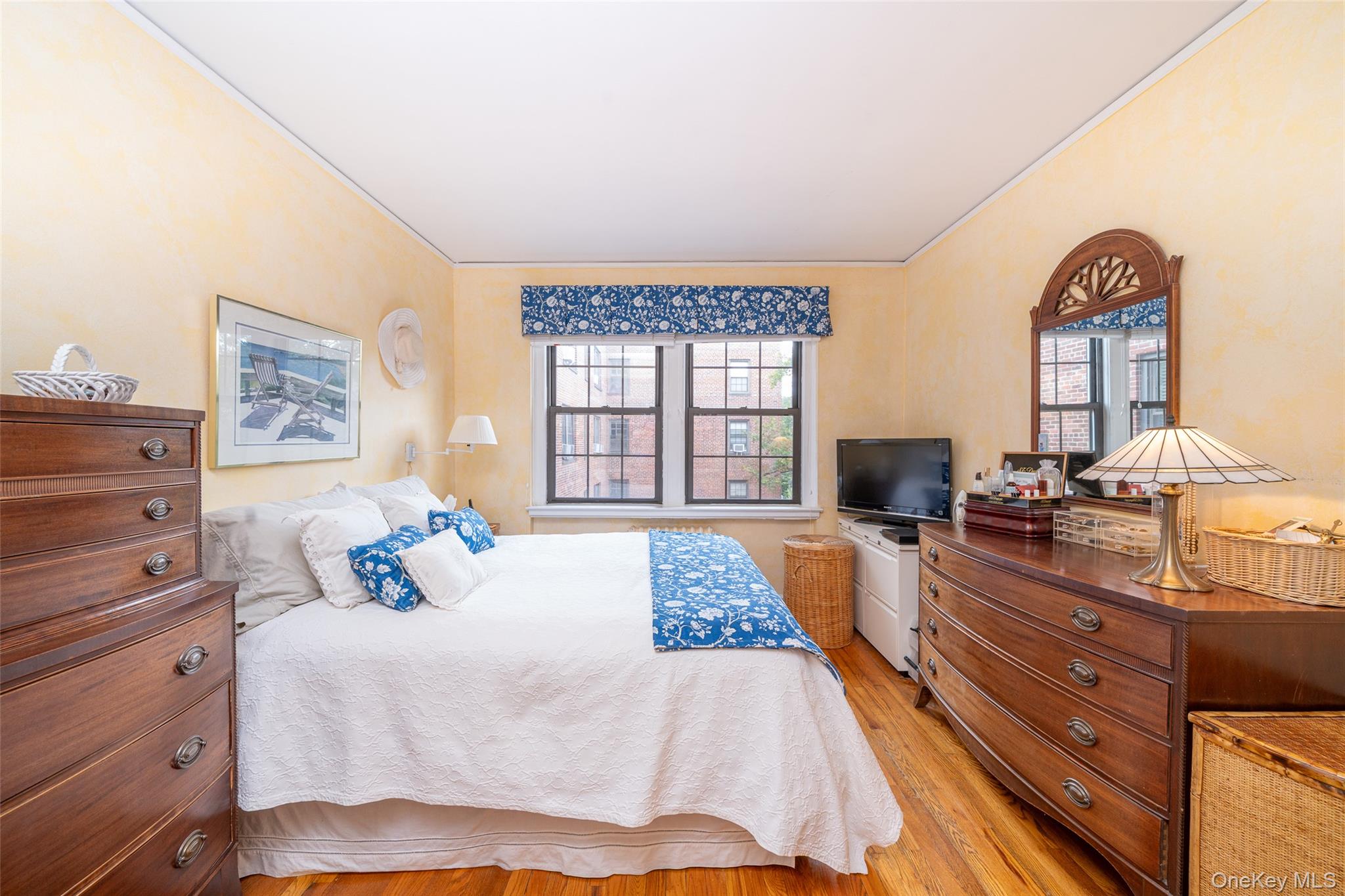 180 Garth Road, Unit 5F Scarsdale, NY 10583 - Photo 13 of 26 a bed room with a bed and a dresser