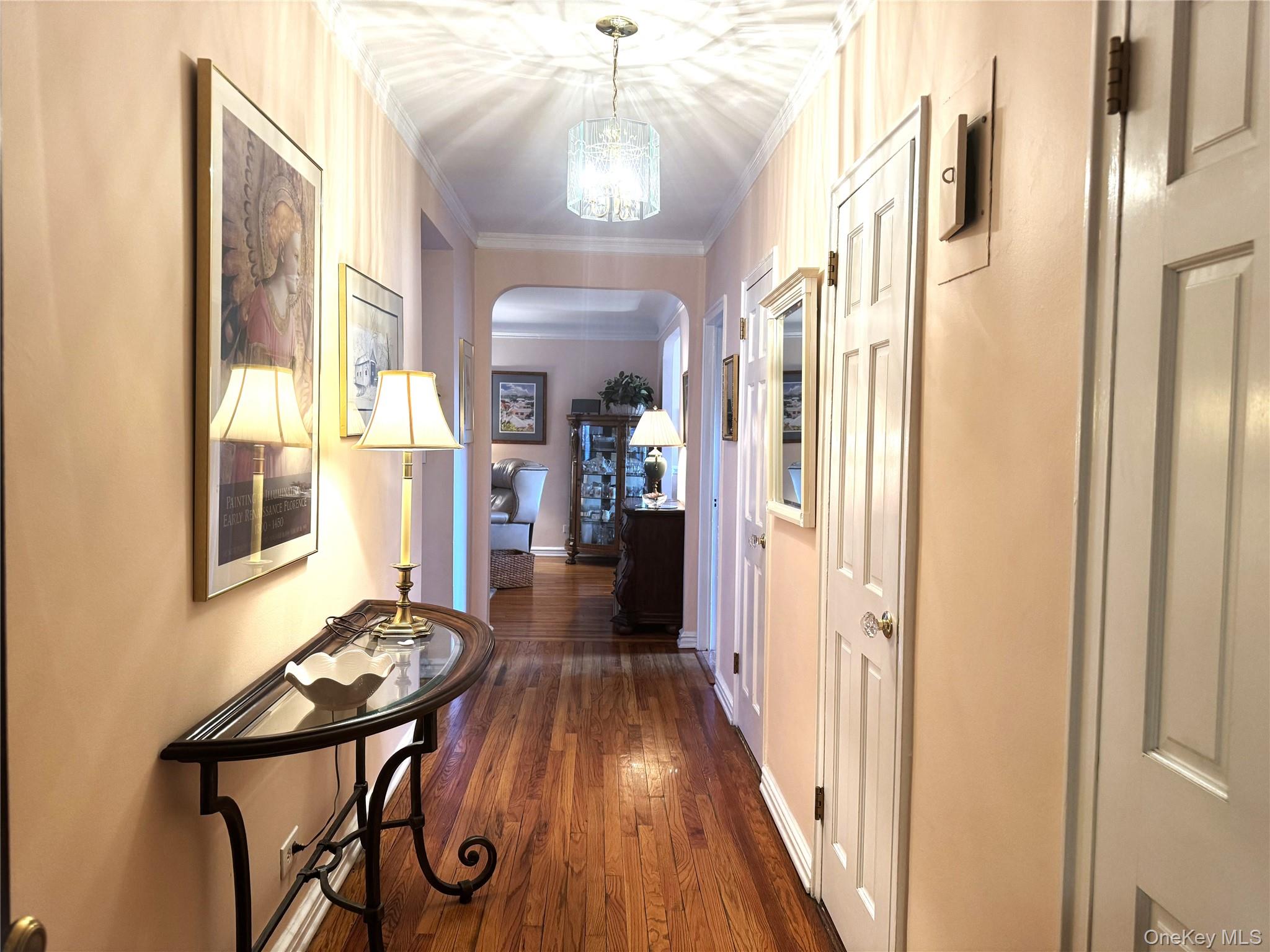 180 Garth Road, Unit 5F Scarsdale, NY 10583 - Photo 3 of 26 a view of a hallway and wooden floor and a livingroom