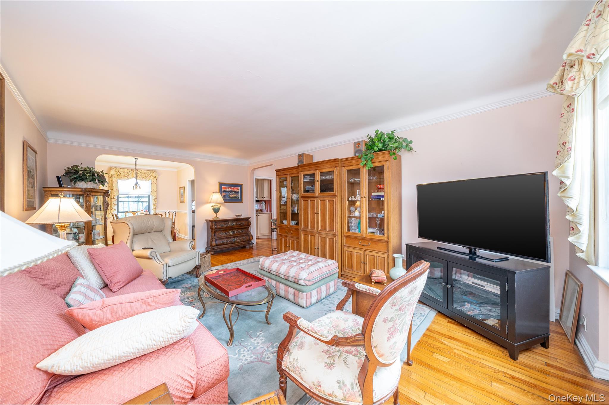 180 Garth Road, Unit 5F Scarsdale, NY 10583 - Photo 9 of 26 a living room with furniture and a flat screen tv
