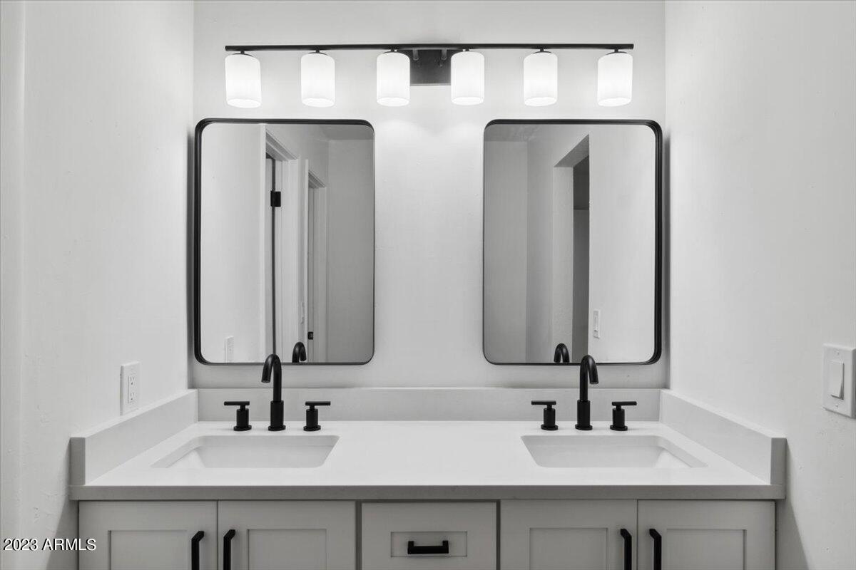 4050 East Cactus Road, Unit 104 Phoenix, AZ 85032 - Photo 3 of 29 Primary Bathroom