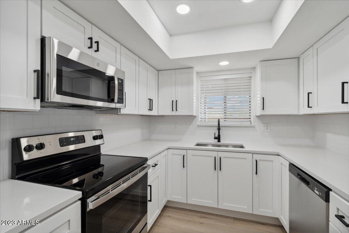 4050 East Cactus Road, Unit 104 Phoenix, AZ 85032 - Photo 6 of 29 Kitchen
