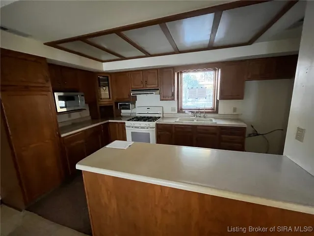 $379,900 | 5534 South 980 East, Wolcottville, IN 46795