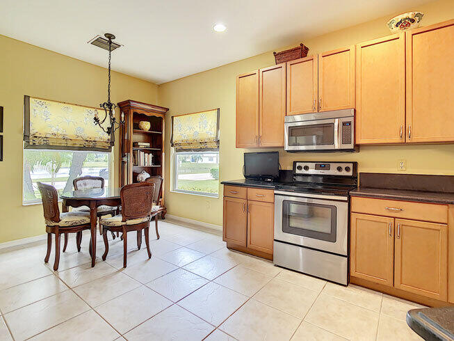 232 Southwest Coconut Key Way Port St. Lucie, FL 34986 - Photo 18 of 36 18