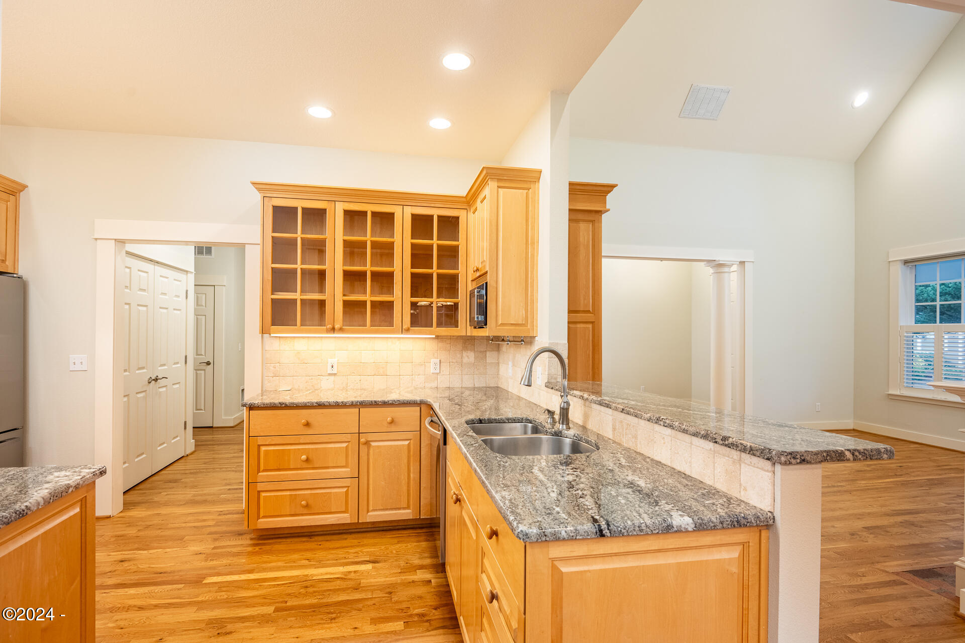 160 Southwest 61 Street Newport, OR 97366 - Photo 10 of 52 Gorgeous granite