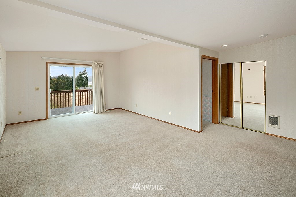 2075 East Goss Lake Road Freeland, WA 98249 - Photo 13 of 40 an empty room with windows