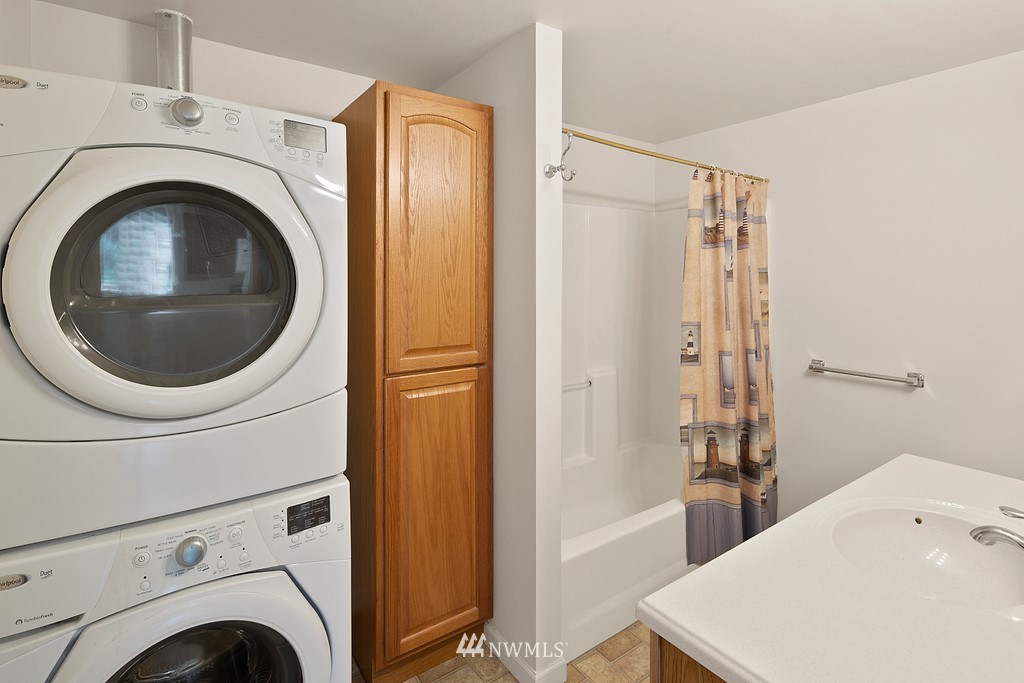 2075 East Goss Lake Road Freeland, WA 98249 - Photo 23 of 40 a utility room with dryer and washer