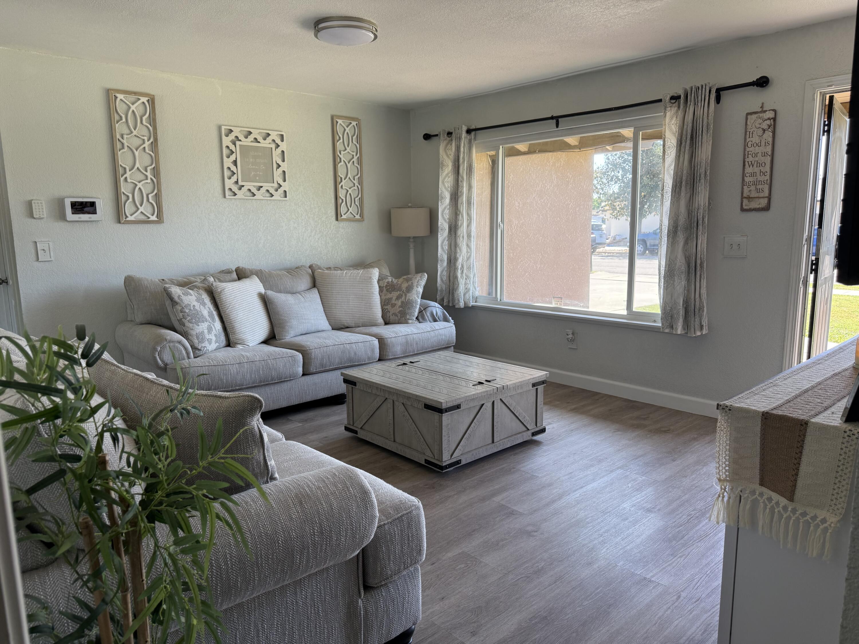 1074 Raymond Road Hanford, CA 93230 - Photo 4 of 33 IMG_7989