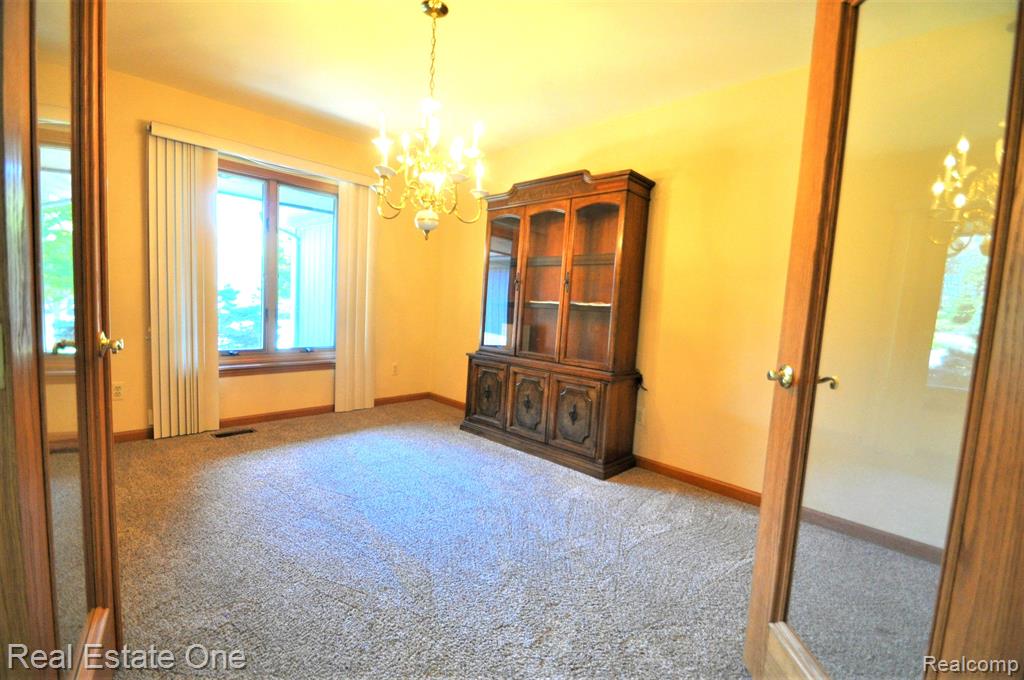 2185 Clinton View Circle Rochester Hills, MI 48309 - Photo 6 of 36