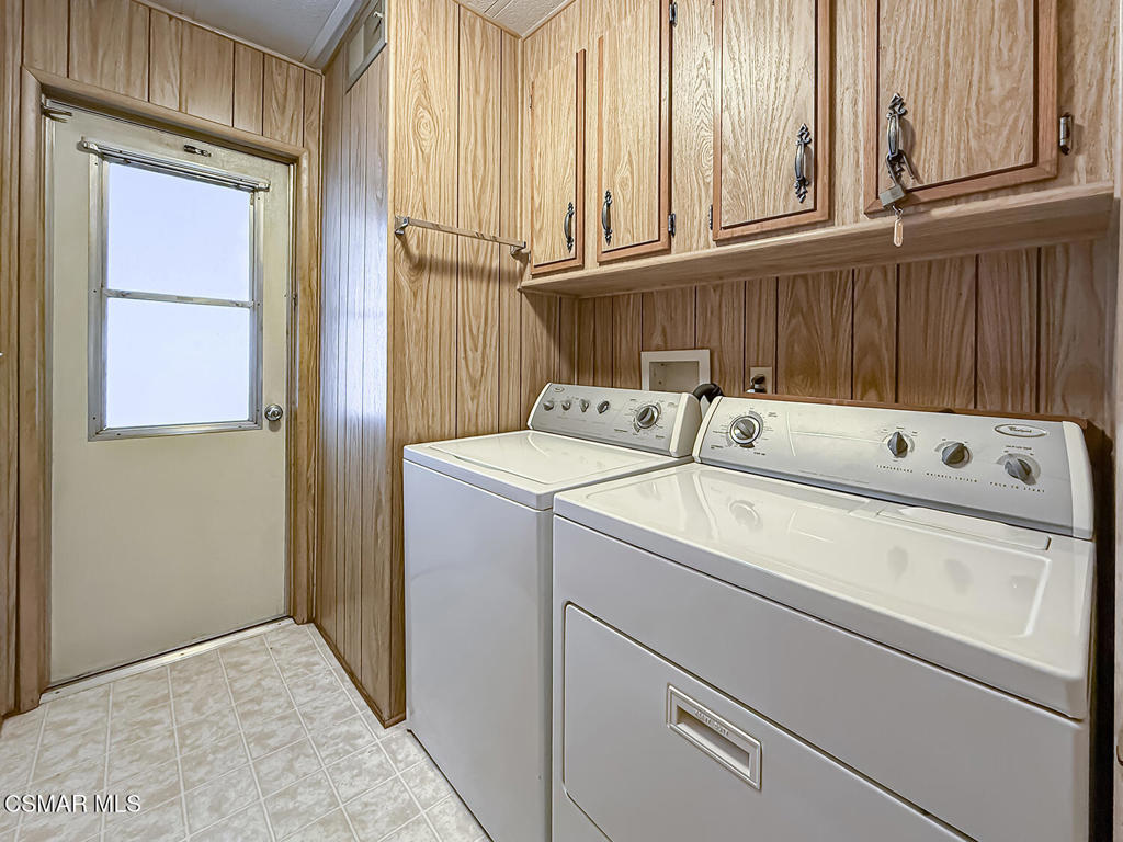 195 Tierra Rejada Road, Unit 116 Simi Valley, CA 93065 - Photo 20 of 36 a utility room with dryer and washer