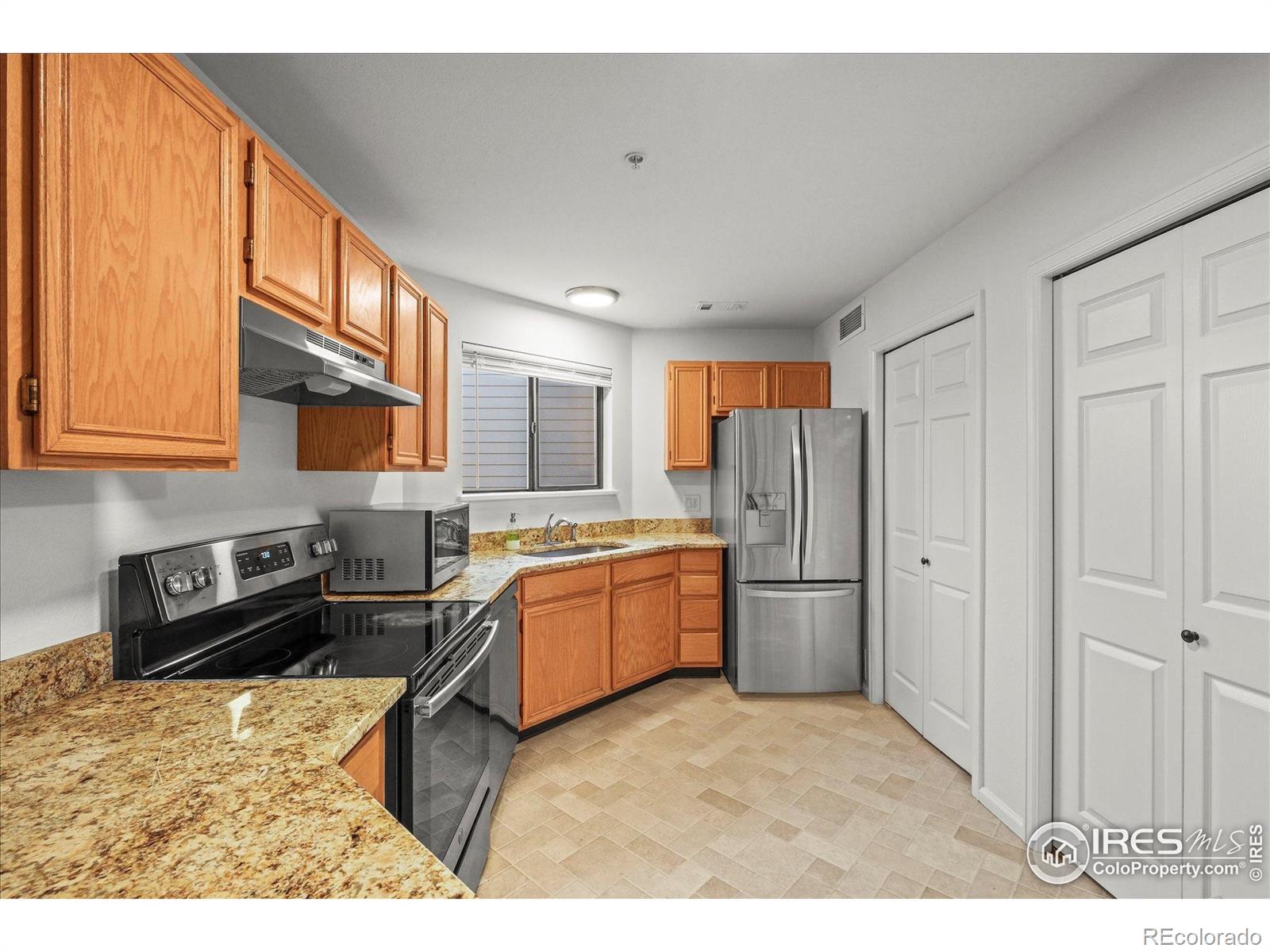 4945 Twin Lakes Road, Unit 39 Boulder, CO 80301 - Photo 10 of 22 a kitchen with a refrigerator and a sink