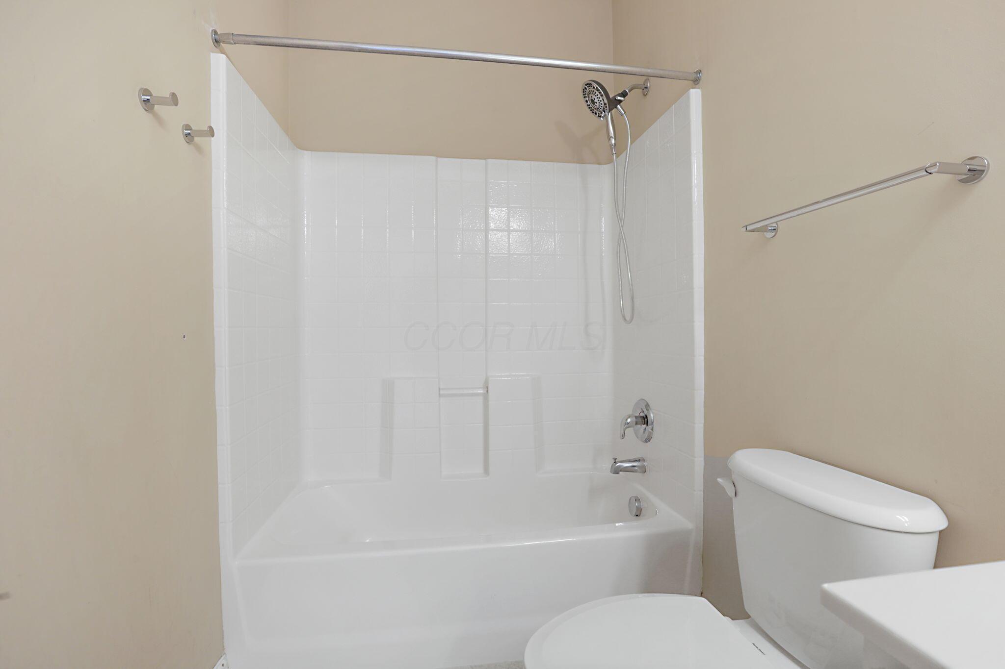 6313 Chetti Drive Columbus, OH 43213 - Photo 44 of 88 Shower in FUll Bathroom