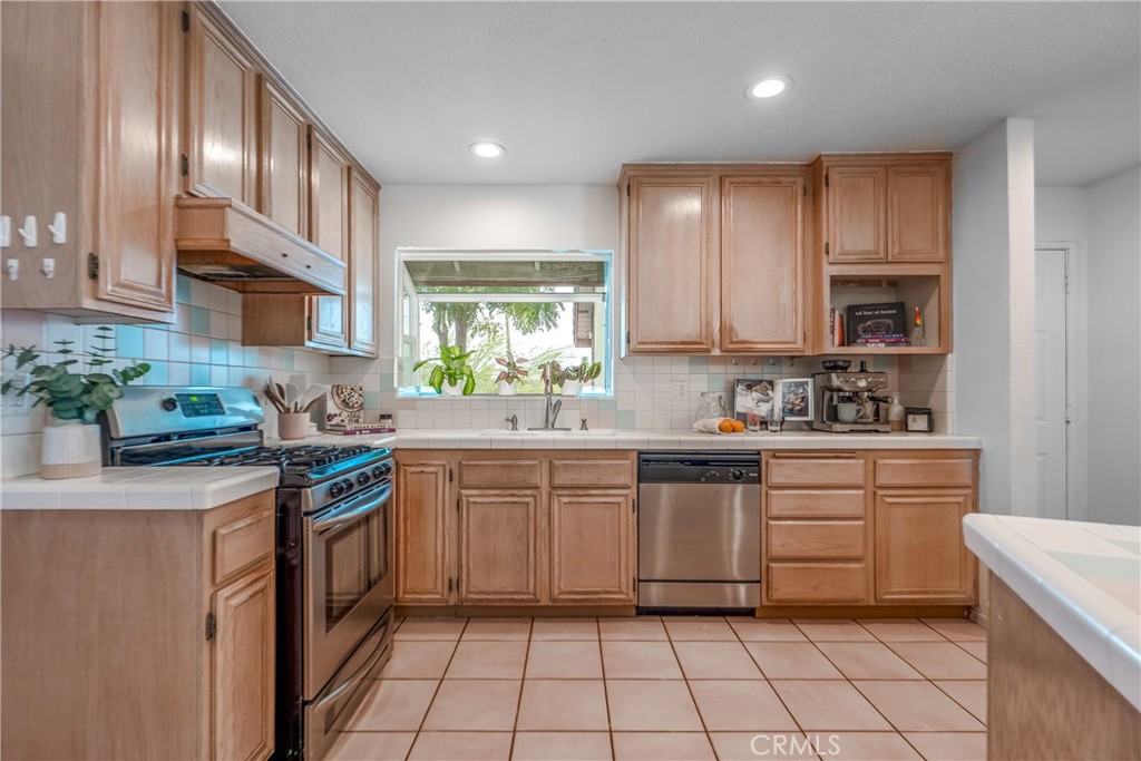11357 Gramercy Place Riverside, CA 92505 - Photo 15 of 65 Open kitchen