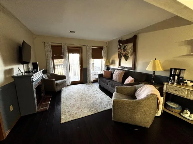 $190,000 | 448 Notch Lane, Unit 3, Reeds Spring, MO 65737