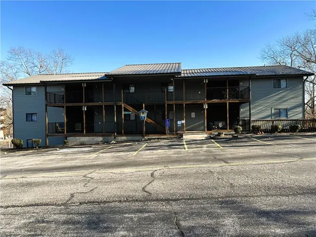 $190,000 | 448 Notch Lane, Unit 3, Reeds Spring, MO 65737