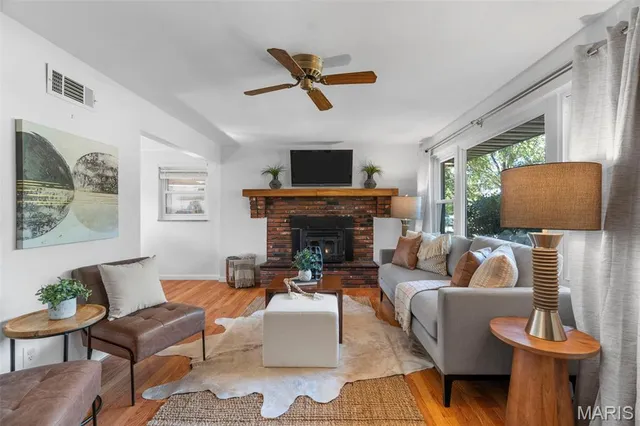 $325,000 | 8619 Del Vista Drive, St. Louis, MO 63126