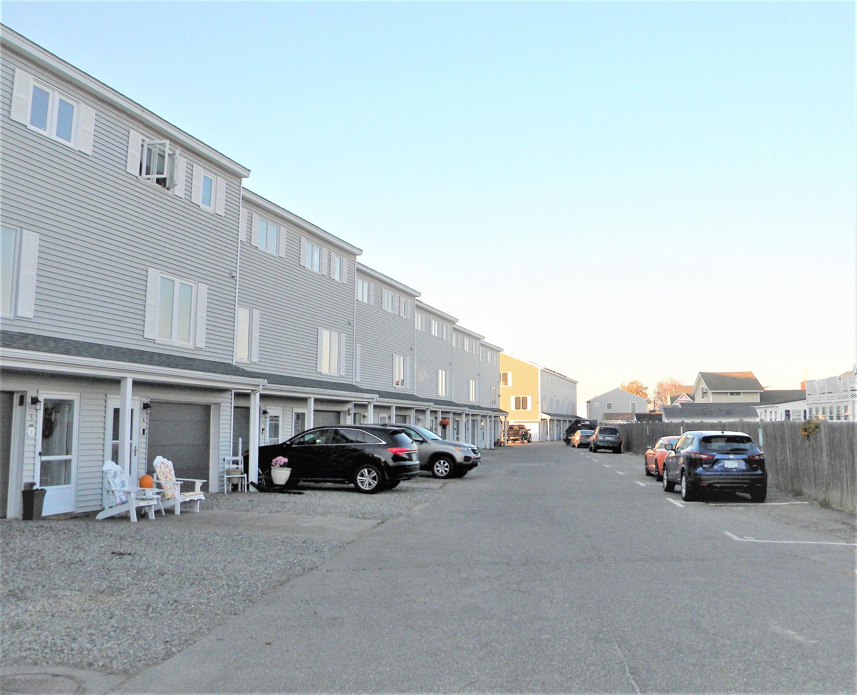 20 Harris Avenue, Unit 4 Hampton, NH 03842 - Photo 3 of 40