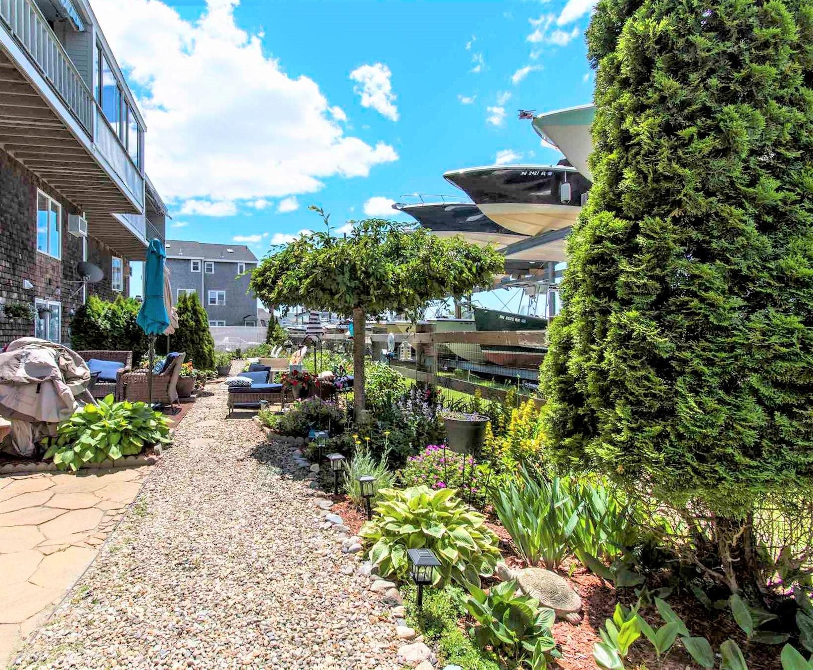 20 Harris Avenue, Unit 4 Hampton, NH 03842 - Photo 4 of 40