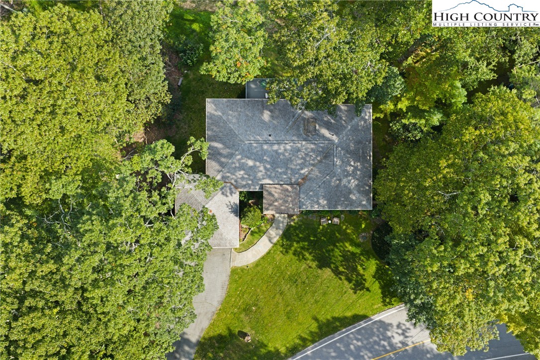 299 Edgewood Path Blowing Rock, NC 28605 - Photo 33 of 39 a view of a garden