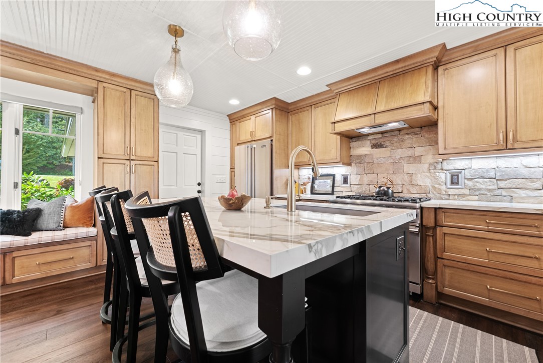 299 Edgewood Path Blowing Rock, NC 28605 - Photo 4 of 39 a kitchen with a stove a sink and a refrigerator