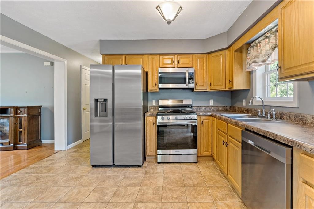 66 Ashaway Road Westerly, RI 02891 - Photo 3 of 30