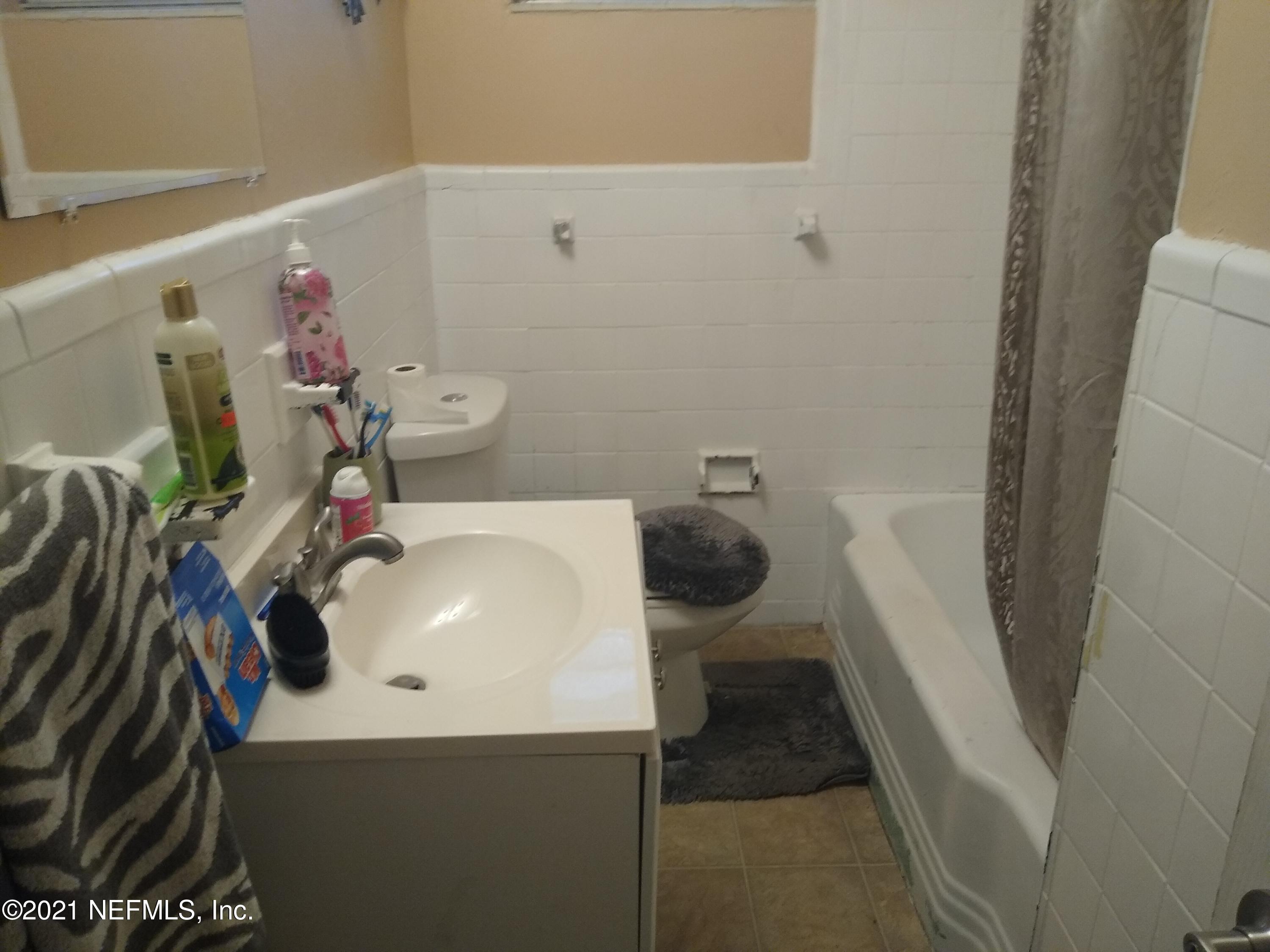 5875 Spellman Road Jacksonville, FL 32209 - Photo 10 of 10 Harris Bath