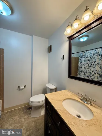 $2,300 | 28 Servan Court, Wilmington, DE 19805