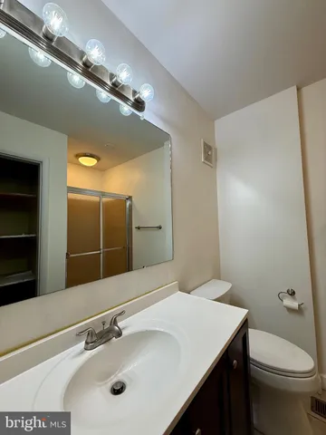 $2,300 | 28 Servan Court, Wilmington, DE 19805