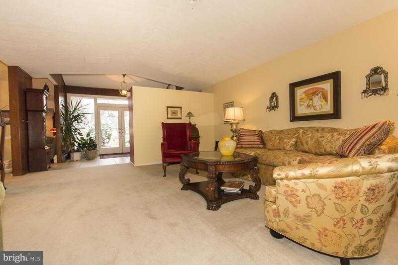 3411 Fielding Road Baltimore, MD 21208 - Photo 3 of 30 Living Room