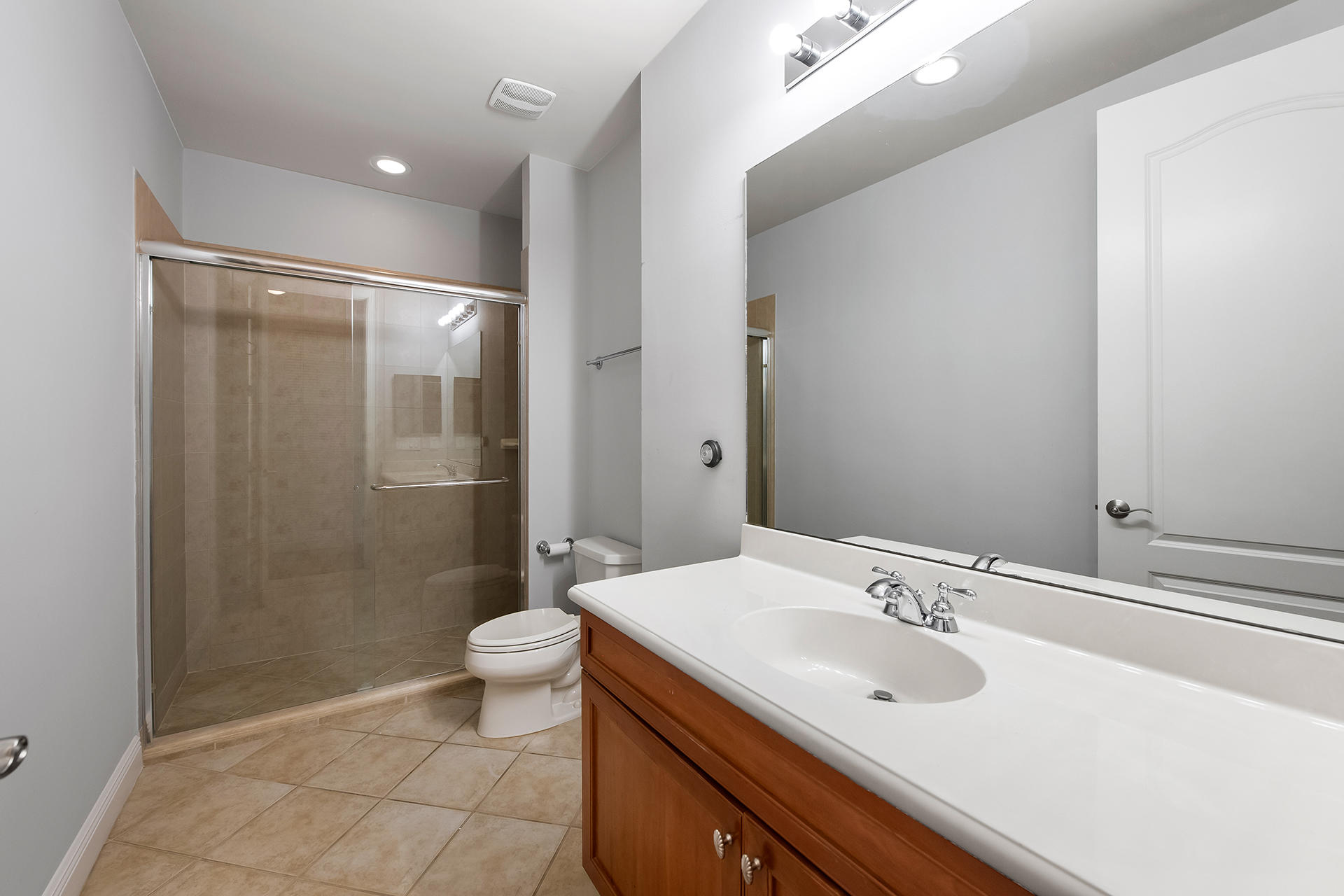 5665 Northeast Trieste Way Boca Raton, FL 33487 - Photo 33 of 46 Secondary Bathroom