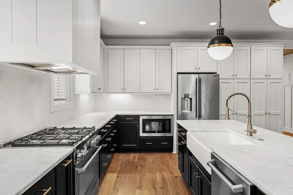 $4,195 | 6515 B Premier Drive, Nashville, TN 37209