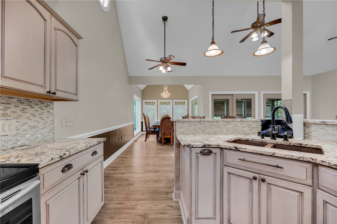 189 Beaver Lake Road West Union, SC 29696 - Photo 7 of 50